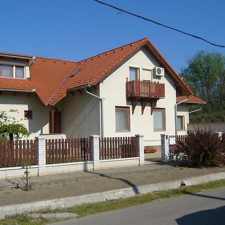 Csipkeház Apartman Cserkeszolo Exterior foto