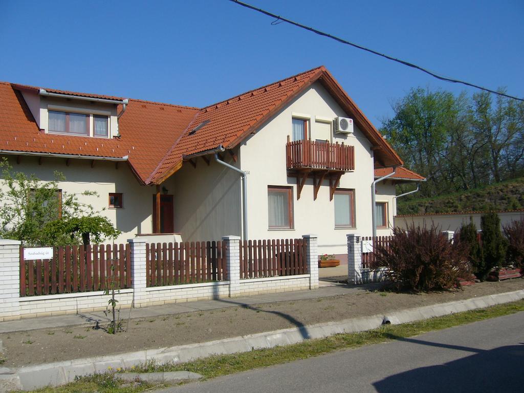 Csipkeház Apartman Cserkeszolo Exterior foto