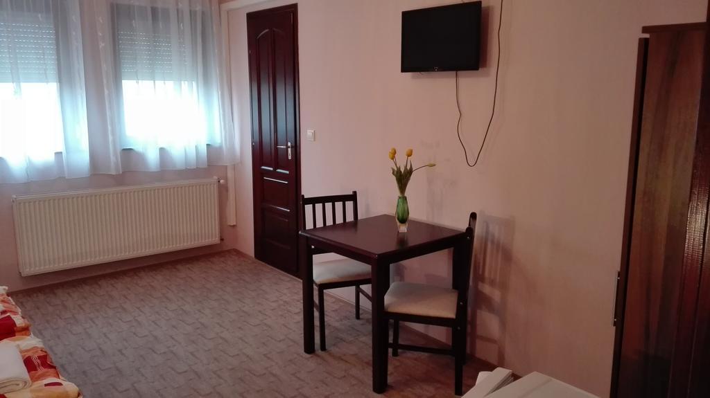 Csipkeház Apartman Cserkeszolo Exterior foto